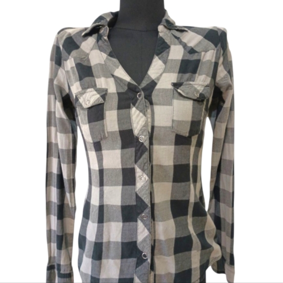 Miley Cyrus & Max Azria Black Checkered Snap Flannel Shirt - Picture 4 of 5
